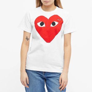 NWT. Comme Des Garcons. PLAY Large Double Heart T-Shirt. Size Small ❤️👀